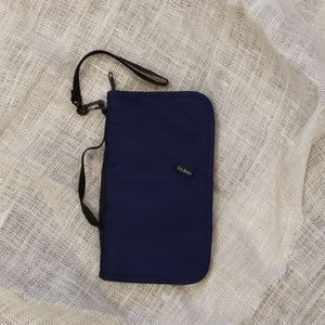 L.L. Bean Nylon Navy/Black Travel Wallet